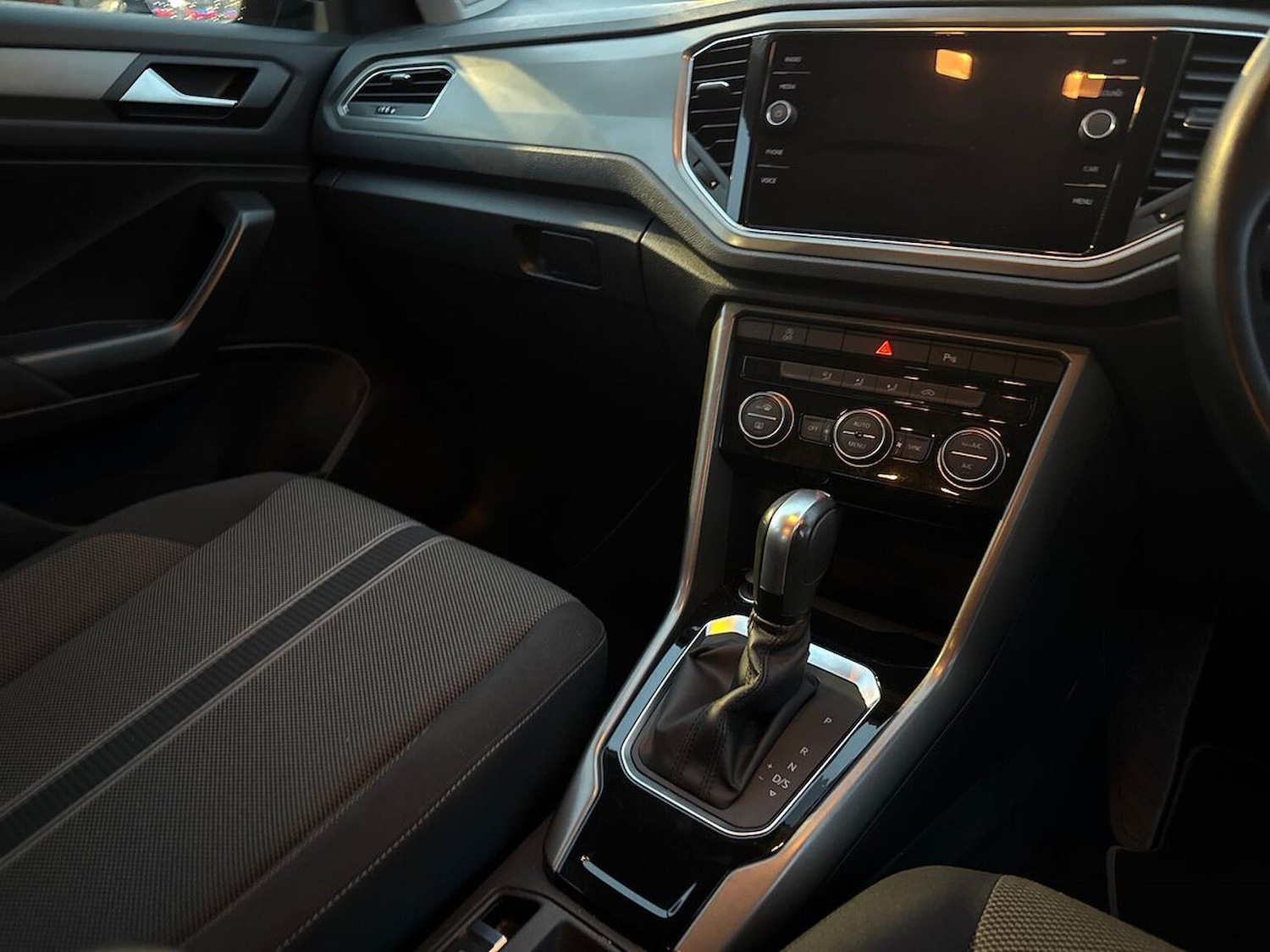 Used Volkswagen T-Roc 2020 for sale - 76547691: Photo 13