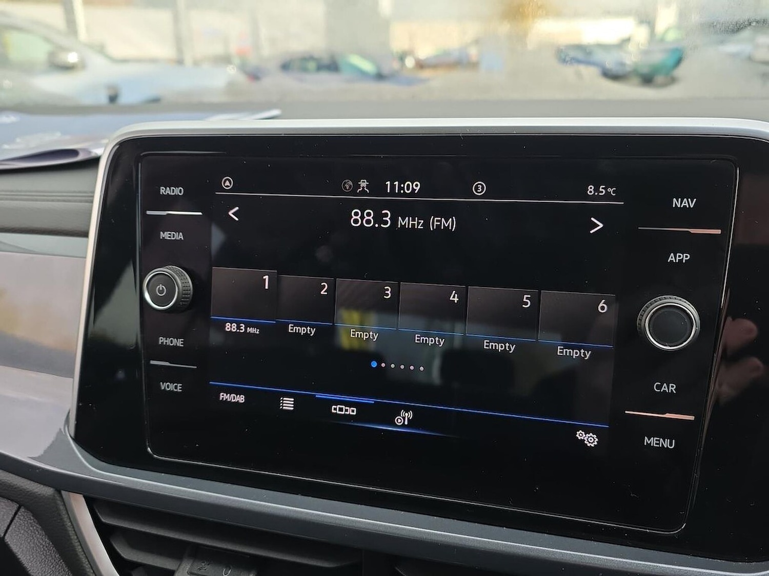 Used Volkswagen T-Roc 2023 for sale - 76444503: Photo 11