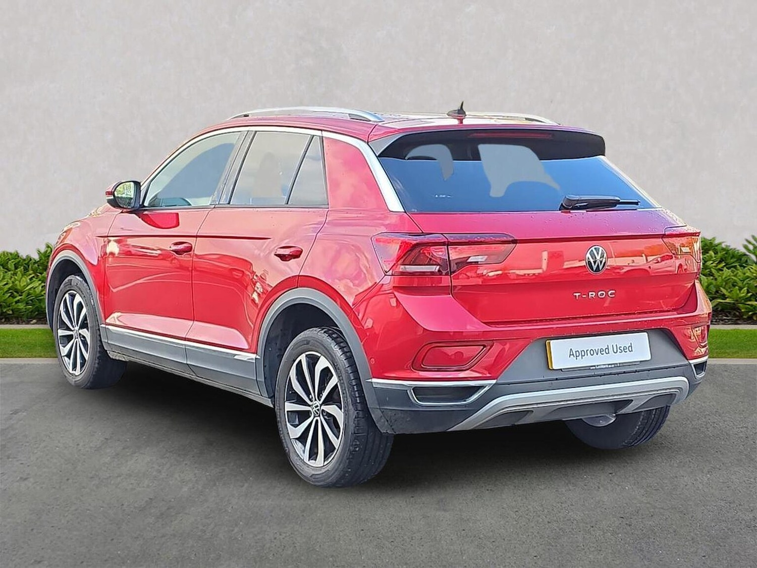Used Volkswagen T-Roc 2023 for sale - 76444503: Photo 2