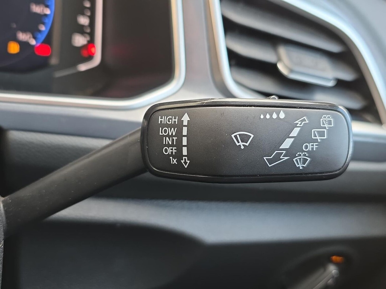 Used Volkswagen T-Roc 2023 for sale - 76444503: Photo 28