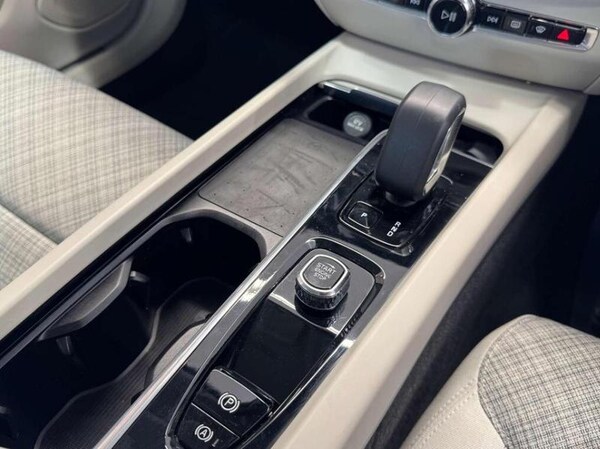 Used Volvo V60 2023 for sale - 76312282: Photo 21