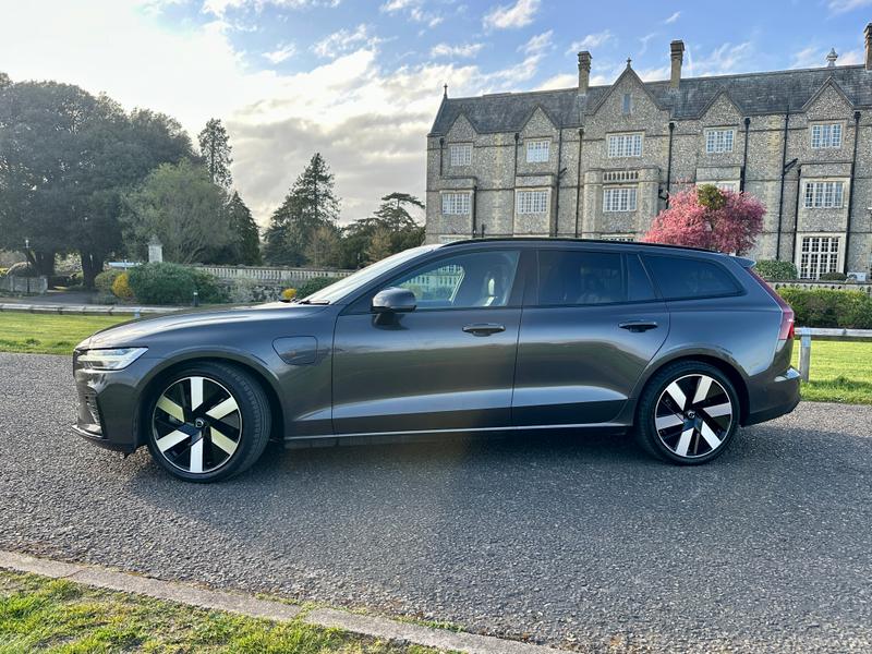 Used Volvo V60 2023 for sale - 78136850: Photo 2