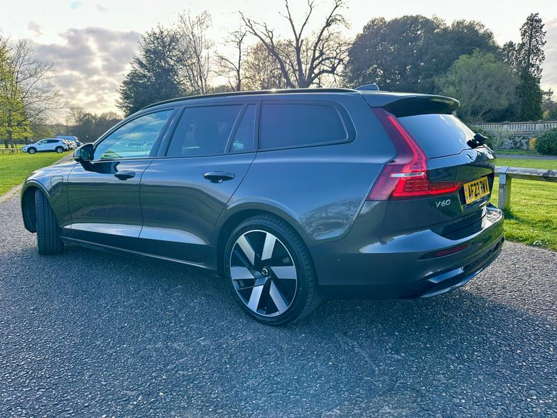 Used Volvo V60 2023 for sale - 78136850: Photo 3