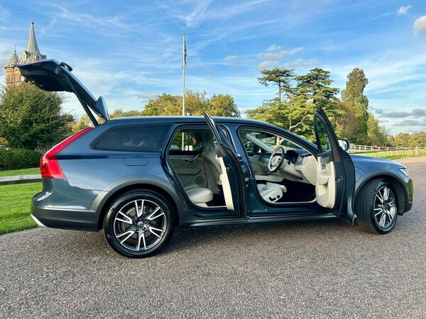 Used Volvo V90 Cross Country 2019 for sale - 76190464: Photo 11