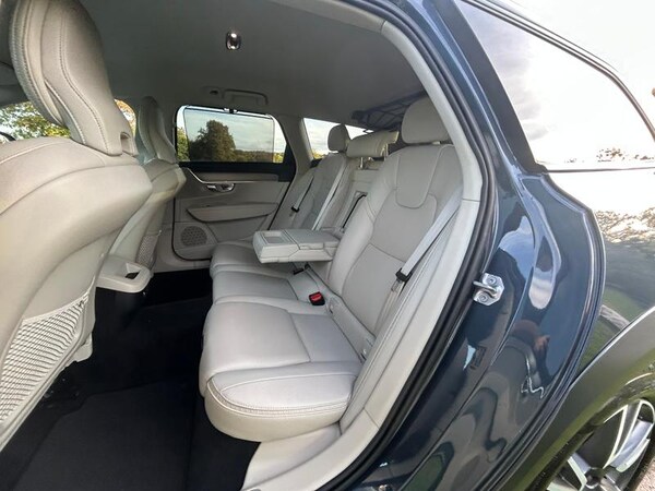 Used Volvo V90 Cross Country 2019 for sale - 76190464: Photo 25
