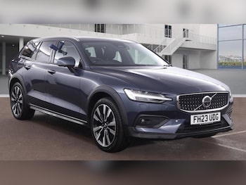 Used Volvo V60 2023 for sale - 77280491: Photo