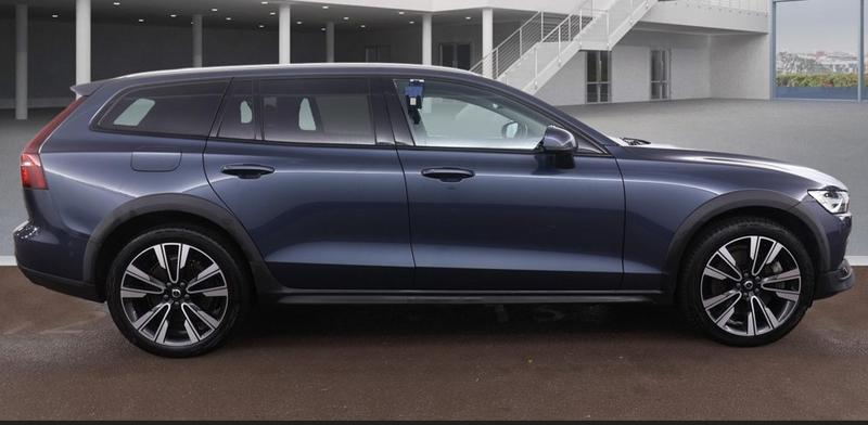 Used Volvo V60 2023 for sale - 77280491: Photo 4