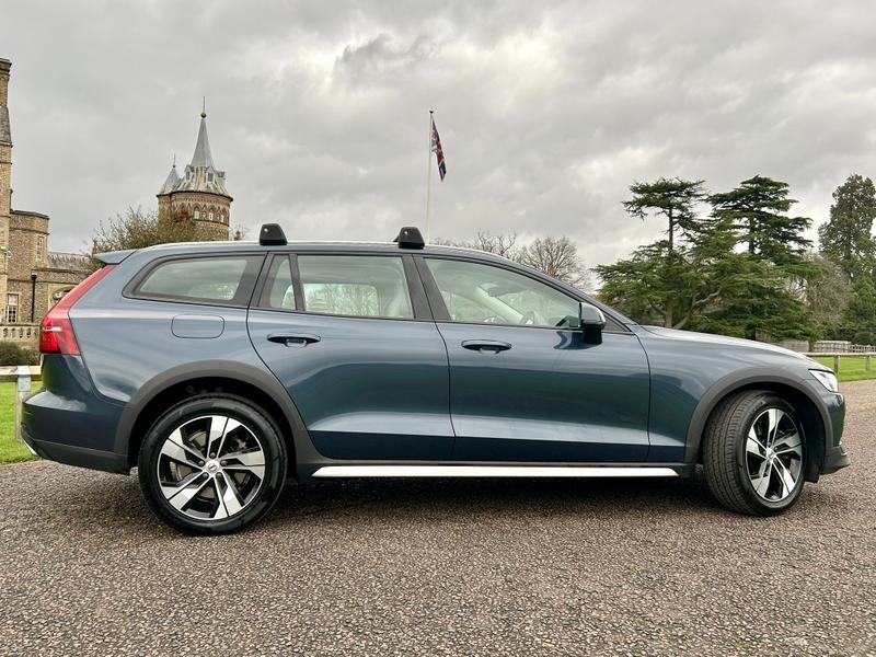 Used Volvo V60 Cross Country 2021 for sale - 76862402: Photo 12