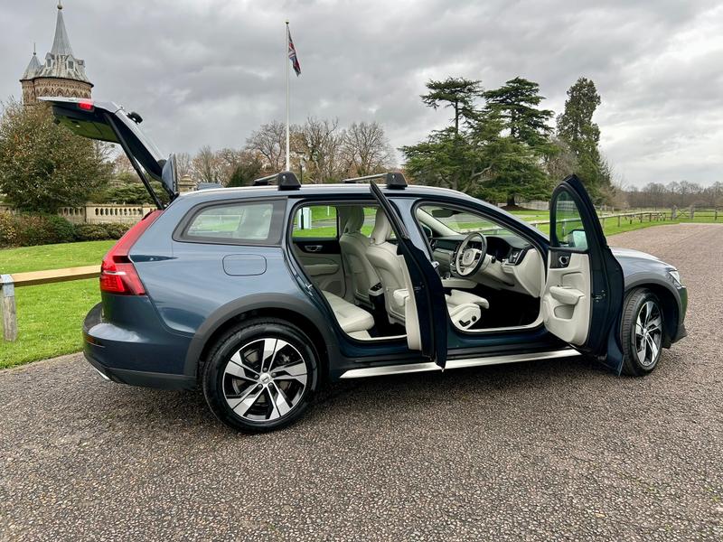 Used Volvo V60 Cross Country 2021 for sale - 76862402: Photo 16