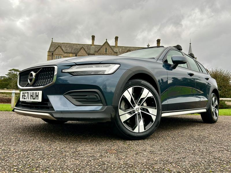 Used Volvo V60 Cross Country 2021 for sale - 76862402: Photo 2