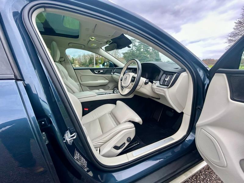 Used Volvo V60 Cross Country 2021 for sale - 76862402: Photo 25