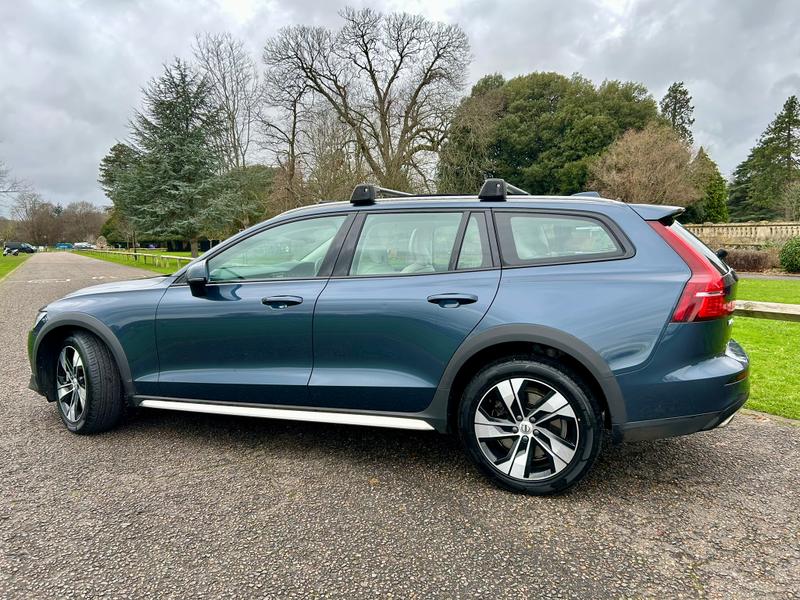 Used Volvo V60 Cross Country 2021 for sale - 76862402: Photo 5