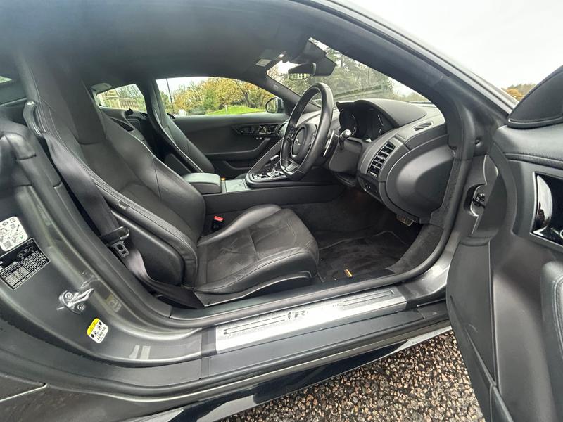 Used Jaguar F-Type 2018 for sale - 76534523: Photo 17