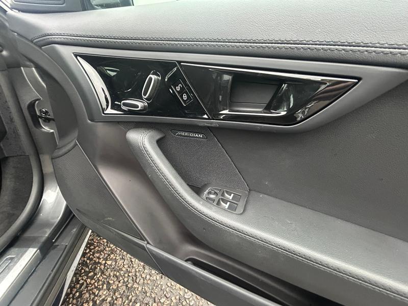Used Jaguar F-Type 2018 for sale - 76534523: Photo 22