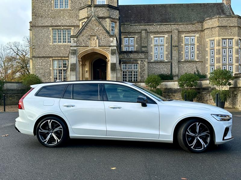 Used Volvo V60 2022 for sale - 76500632: Photo 4