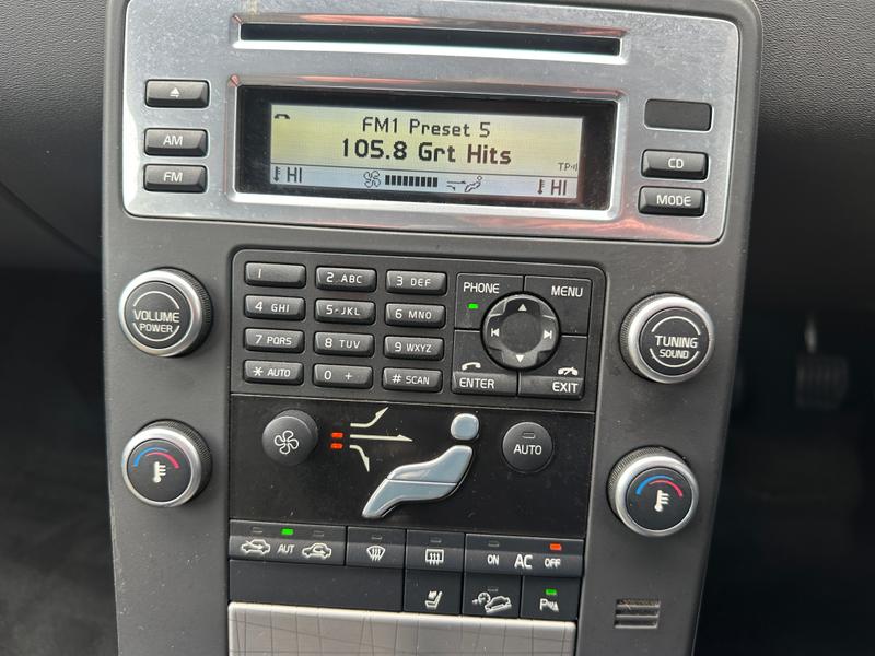 Used Volvo XC70 2011 for sale - 77613622: Photo 22