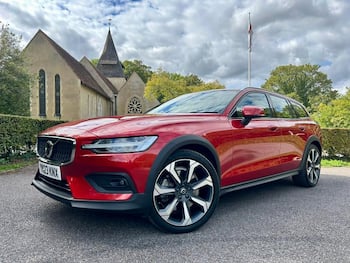 Used Volvo V60 2023 for sale - 79802744: Photo