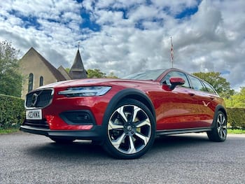 Used Volvo V60 2023 for sale - 79802744: Photo