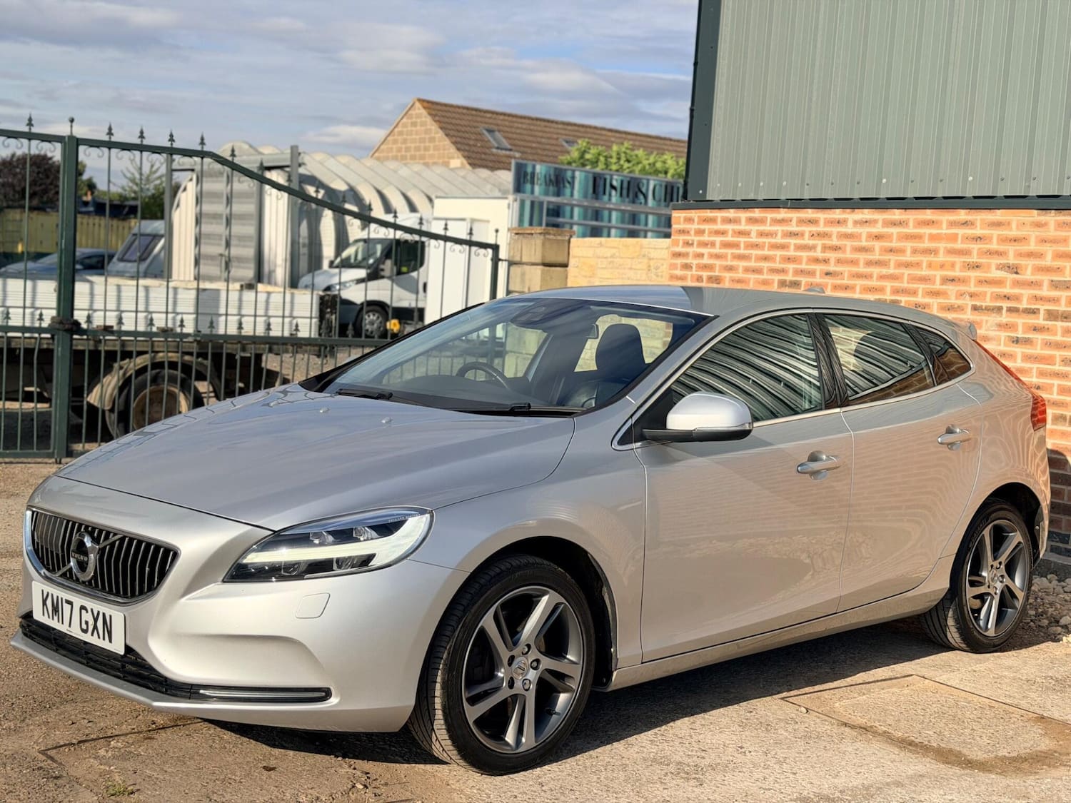 Volvo V40 