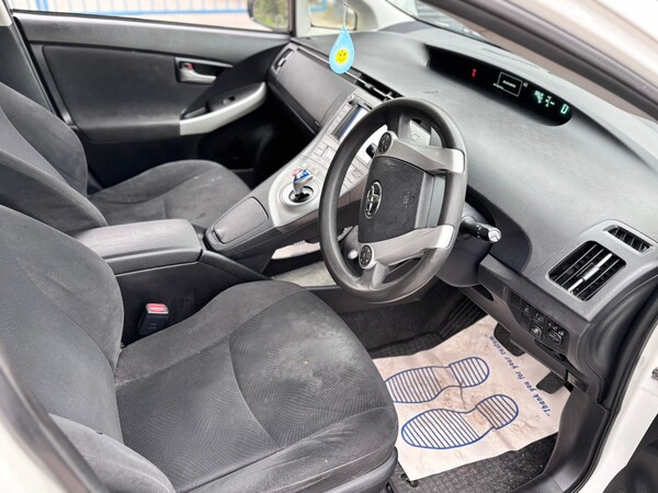 Used Toyota Prius 2019 for sale - 76206153: Photo 2