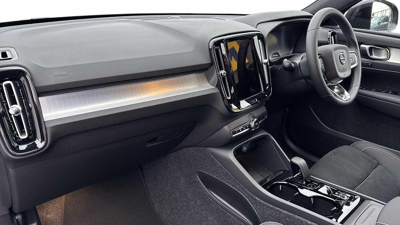 Used Volvo XC40 2025 for sale - 77122453: Photo 4