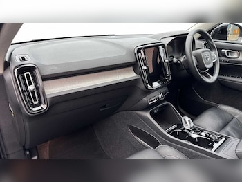 Used Volvo XC40 2023 for sale - 77392076: Photo