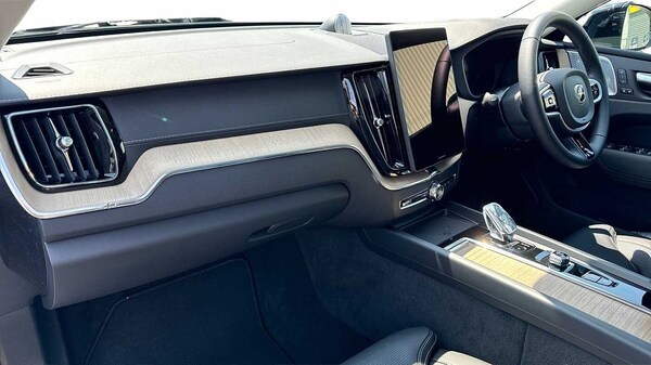 Used Volvo XC60 2025 for sale - 76298830: Photo 4