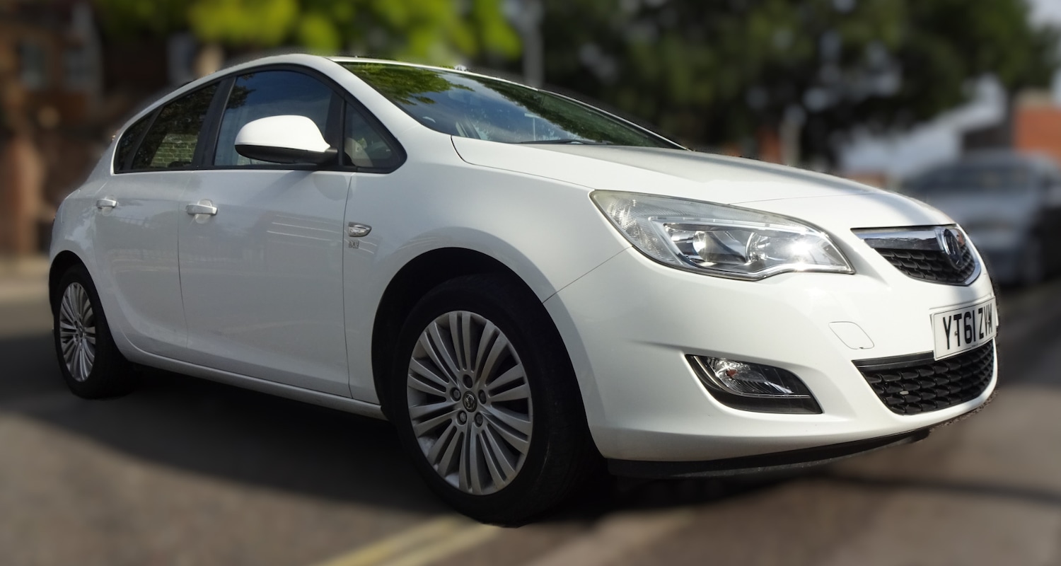 Used Vauxhall Astra 2011 for sale - 76740982: Photo 2