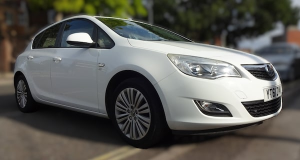 Used Vauxhall Astra 2011 for sale - 75676434: Photo 2