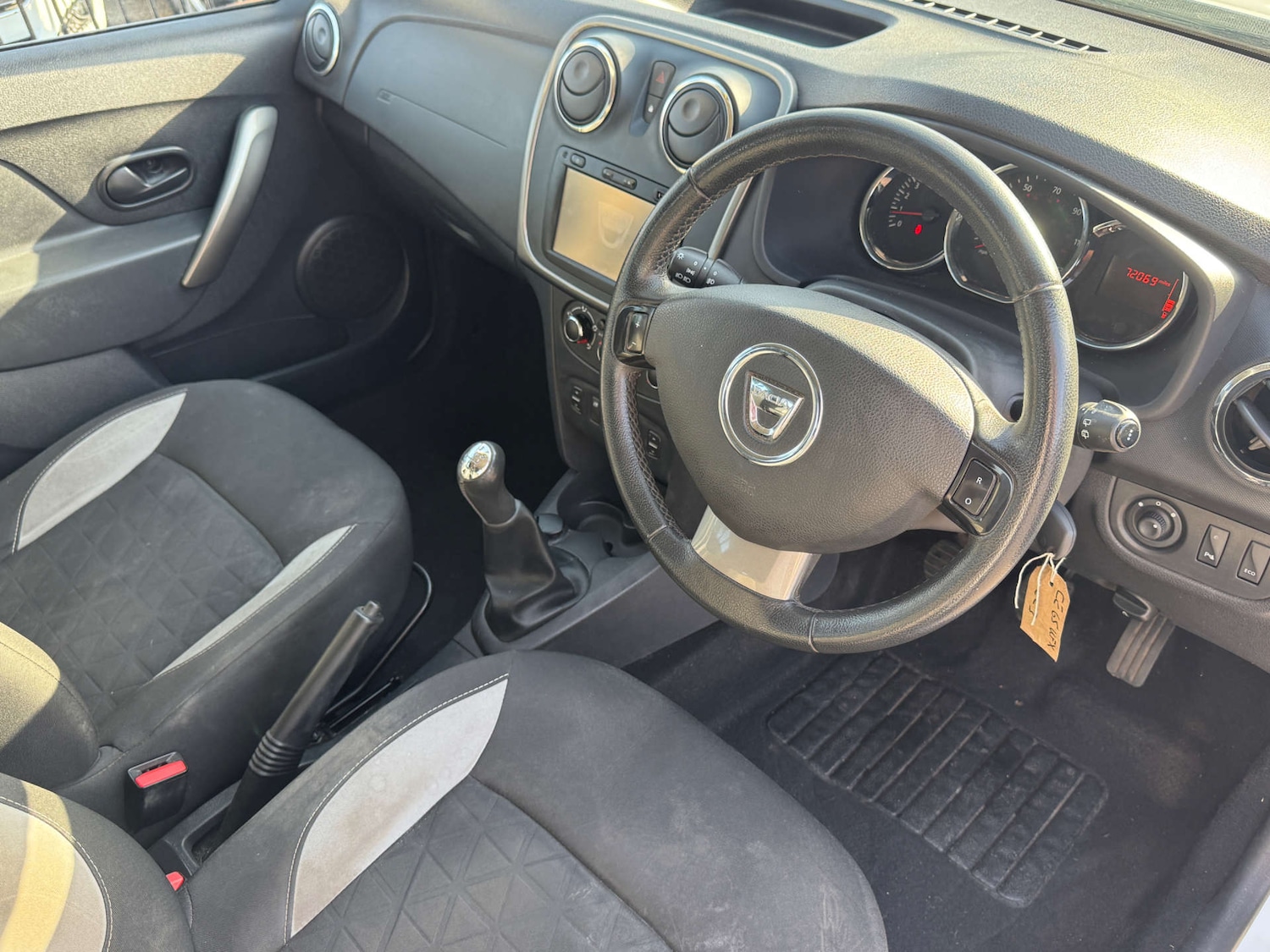 Used Dacia Sandero Stepway 2015 for sale - 78167939: Photo 2