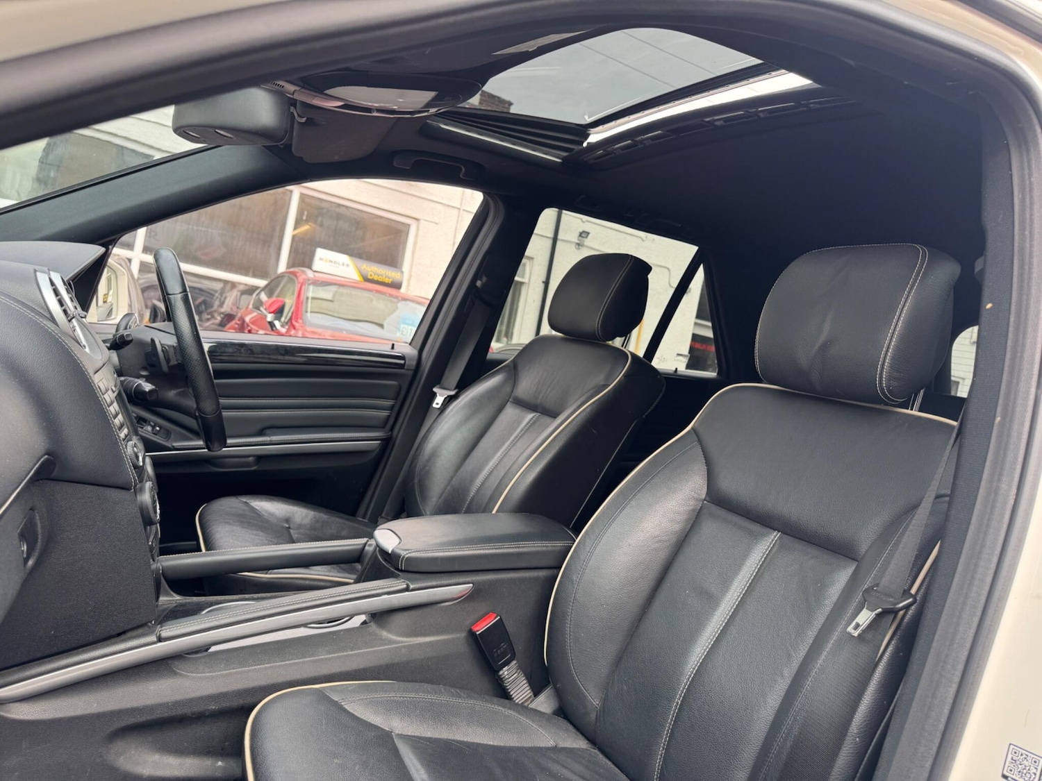 Used Mercedes-Benz M-Class 2011 for sale - 76122975: Photo 3