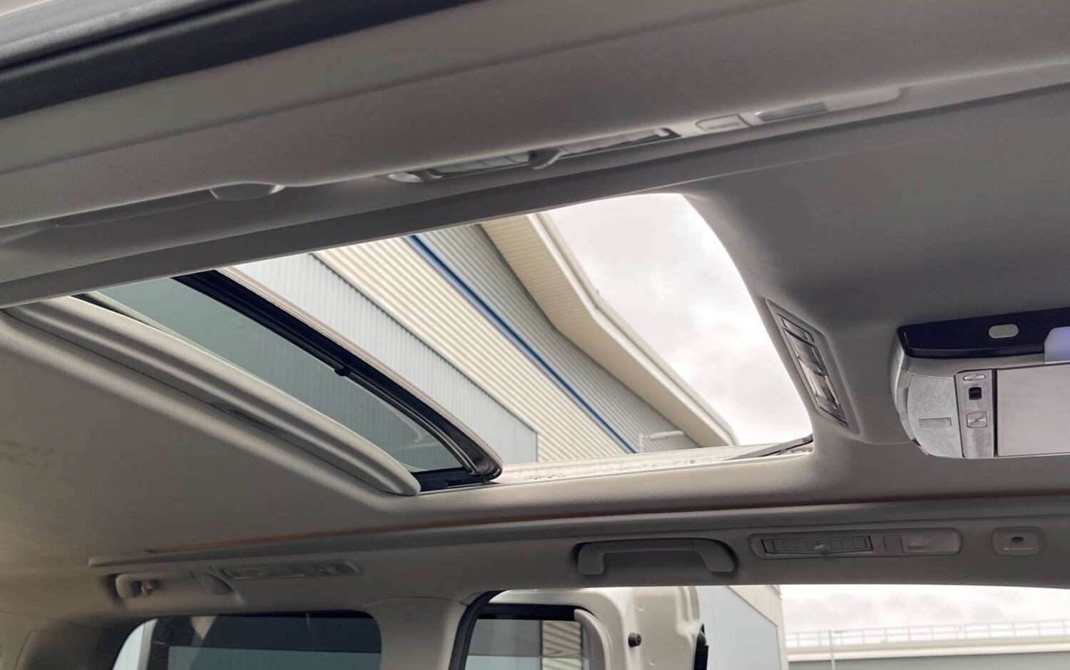 Used Toyota Vellfire 2023 for sale - 77607866: Photo 37