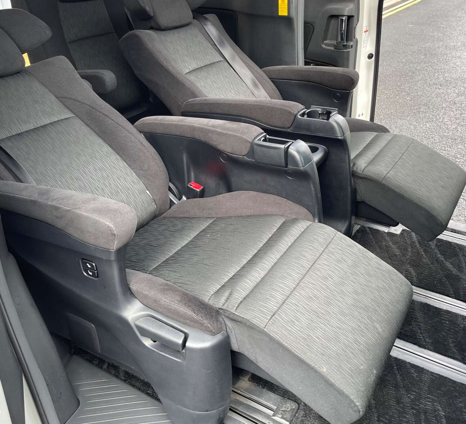 Used Toyota Vellfire 2023 for sale - 77607866: Photo 38