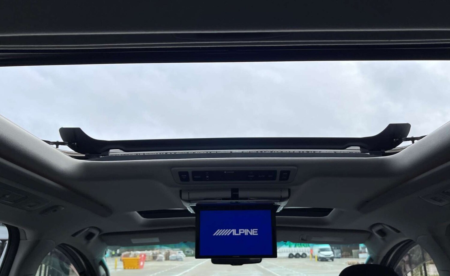 Used Toyota Vellfire 2023 for sale - 77607866: Photo 43