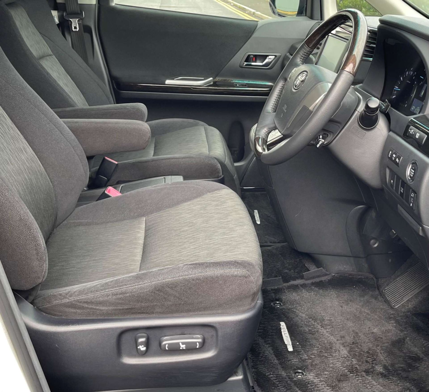 Used Toyota Vellfire 2023 for sale - 77607866: Photo 56