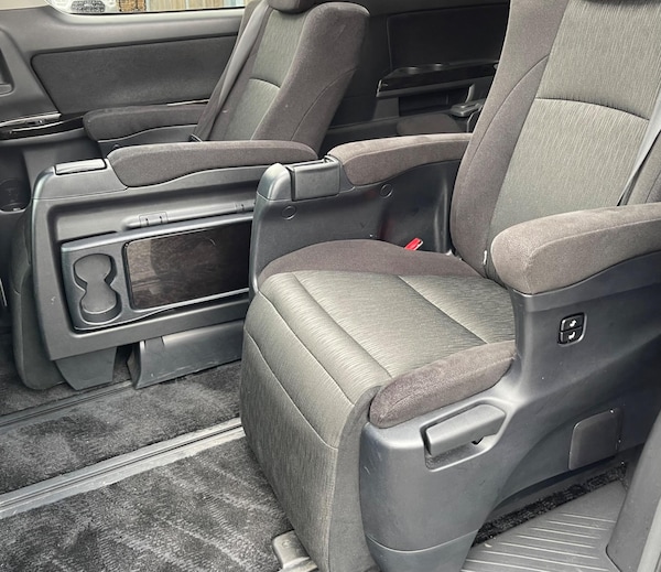 Used Toyota Vellfire 2023 for sale - 74799153: Photo 2