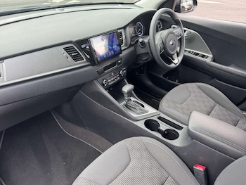 Used Kia Niro 2017 for sale - 79552388: Photo