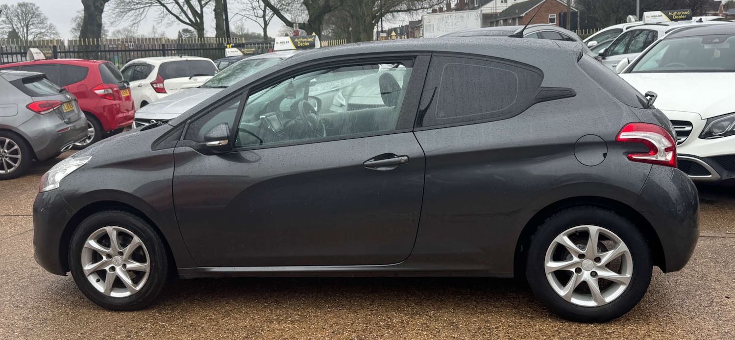 Used Peugeot 208 2014 for sale - 77607896: Photo 11
