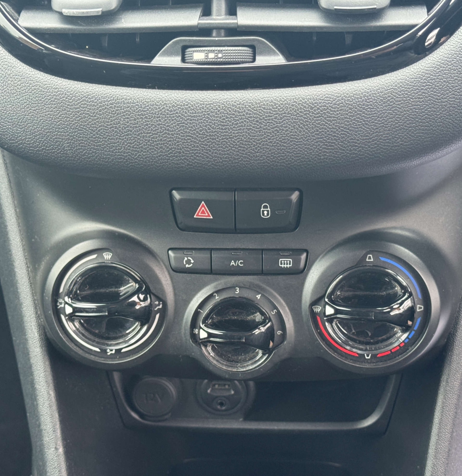 Used Peugeot 208 2014 for sale - 77607896: Photo 18