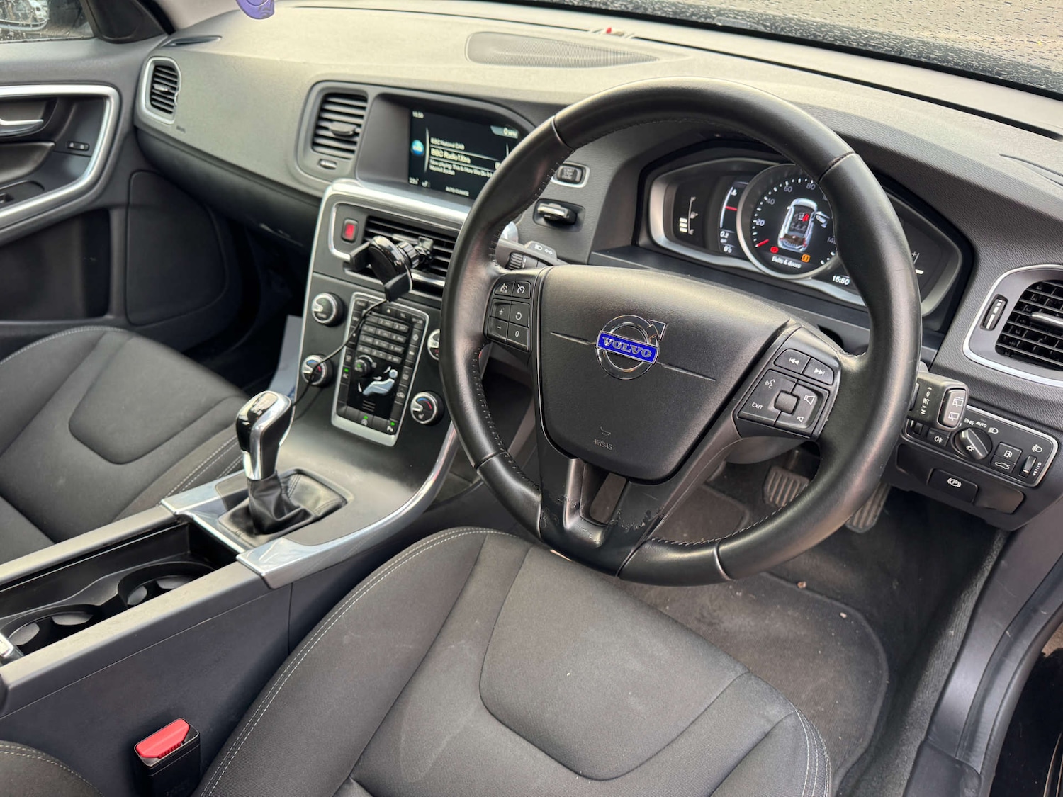 Used Volvo V60 2016 for sale - 77607898: Photo 2