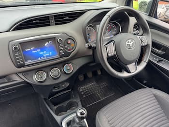 Used Toyota Yaris 2017 for sale - 79829892: Photo