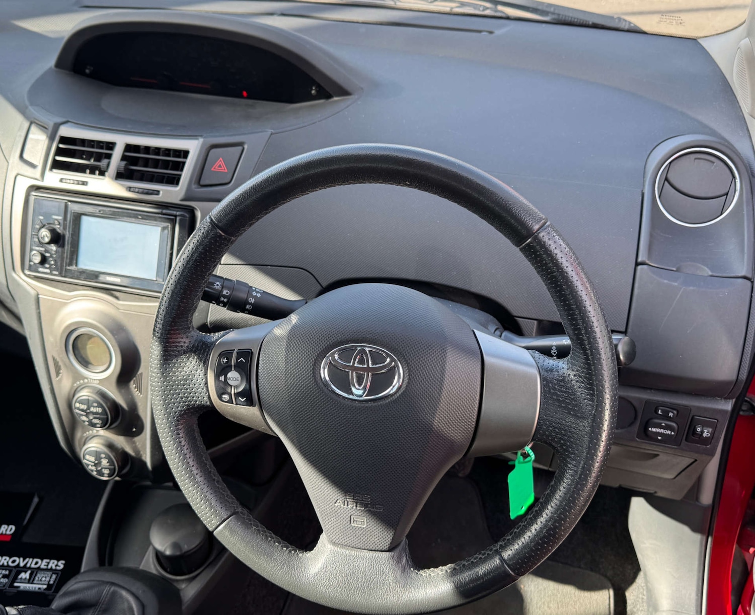 Used Toyota Yaris 2011 for sale - 77781041: Photo 2