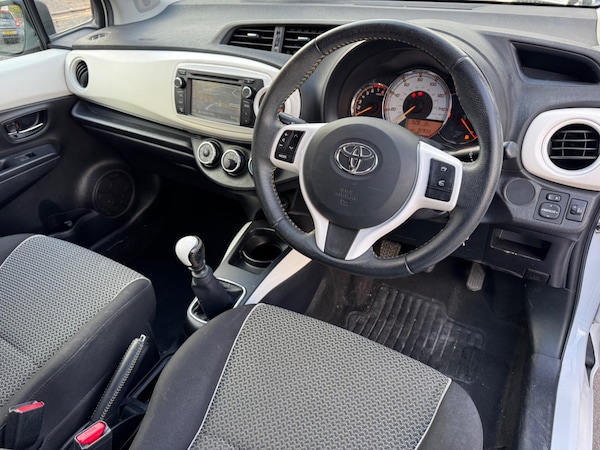 Used Toyota Yaris 2013 for sale - 76251131: Photo 2
