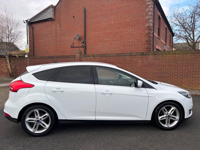 Used Ford Focus 2015 for sale - 76570793: Photo 3
