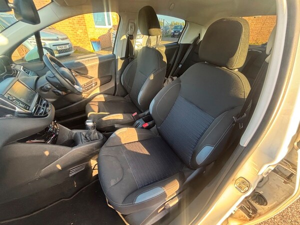 Used Peugeot 208 2014 for sale - 76023492: Photo 15