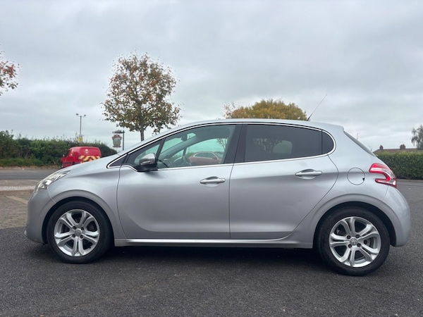 Used Peugeot 208 2014 for sale - 76081452: Photo 10
