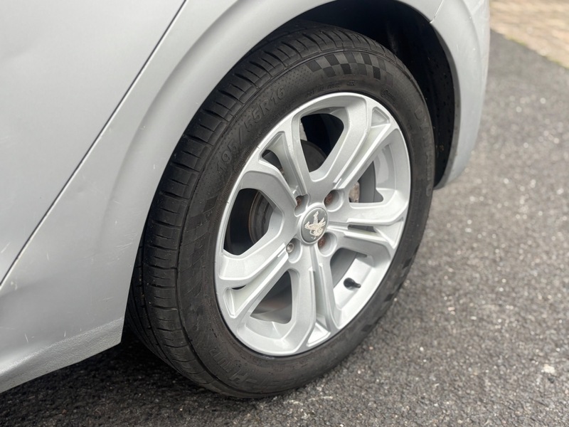 Used Peugeot 208 2014 for sale - 76081452: Photo 11