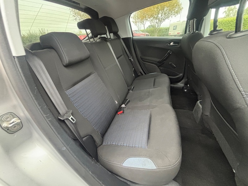 Used Peugeot 208 2014 for sale - 76081452: Photo 14