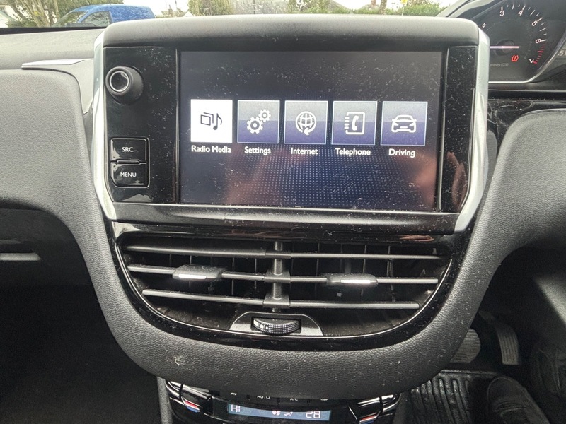 Used Peugeot 208 2014 for sale - 76081452: Photo 15