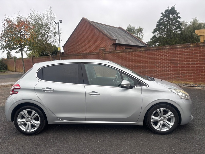 Used Peugeot 208 2014 for sale - 76081452: Photo 5